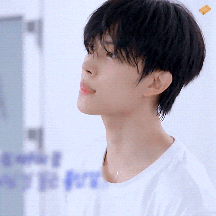 팬들 사이 메이크업vs생얼로 얼굴 취향 갈리는 보2플 연습생 | 인스티즈