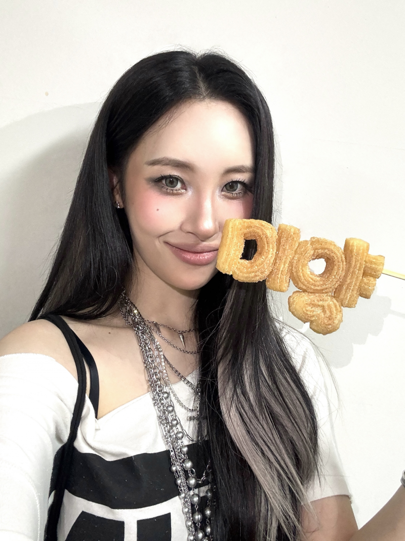 음방 별로 스타일링 보는 재미가 있는 선미 1주차 무대 모음 | 인스티즈