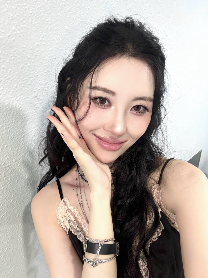 음방 별로 스타일링 보는 재미가 있는 선미 1주차 무대 모음 | 인스티즈