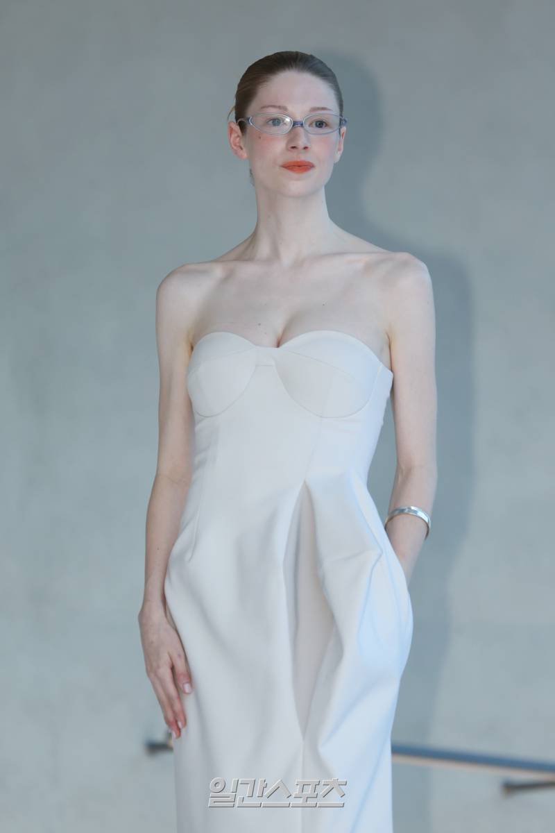 현재 해외에서 조롱당하고있는 젠틀몬스터 행사..JPG | 인스티즈