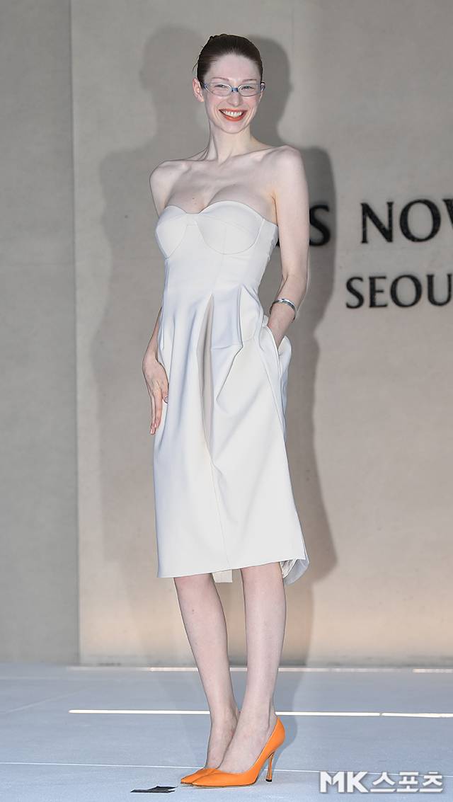 현재 해외에서 조롱당하고있는 젠틀몬스터 행사..JPG | 인스티즈