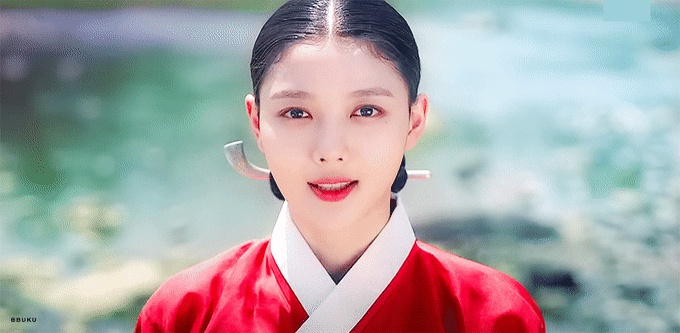 김유정 한복vs드레스 | 인스티즈