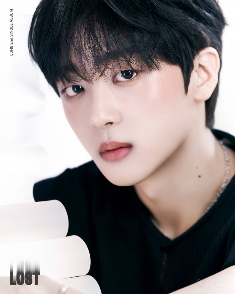 컨포로 화보집 하나 완성한 남돌.jpg | 인스티즈