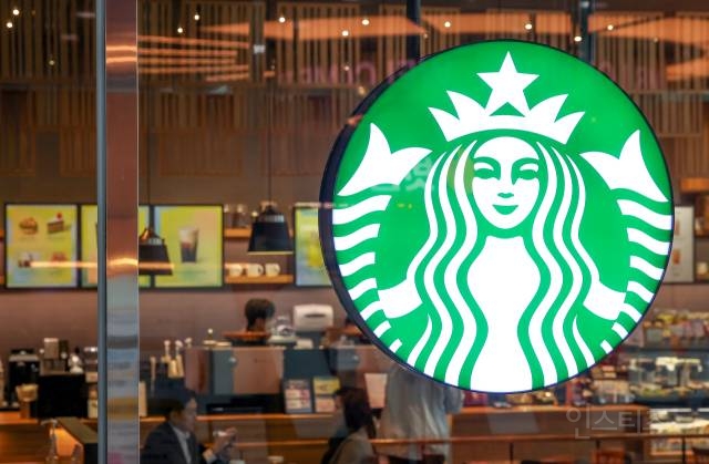 스타벅스에서 싸패같은 남자 봄.jpg | 인스티즈