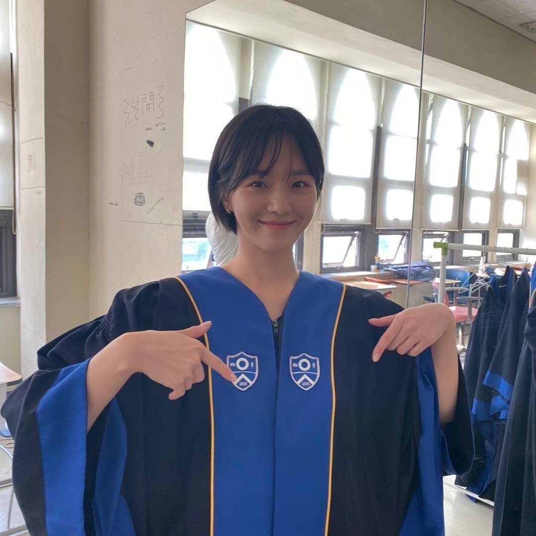 [잡담] 박규영 연세대 졸업사진이 진짜잘나왔어 | 인스티즈