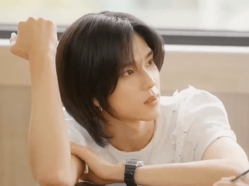 잘생긴 남자가 미술학원 모델로 온다면..? | 인스티즈