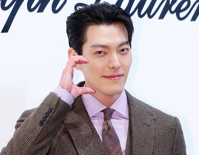 [정보/소식] 김우빈, 사인회 온 팬들 저녁값 선 결제 미담 전해져… 마음마저 훈훈 | 인스티즈