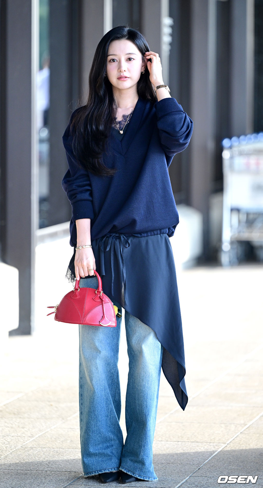 [잡담] 오늘자 김지원 출국 | 인스티즈