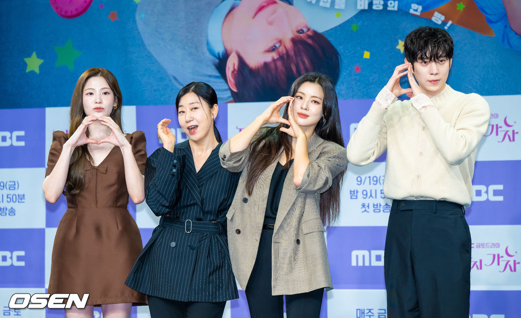 [잡담] 달까지 가자 제작발표회 포토타임 이선빈,라미란,조아람,김영대 | 인스티즈