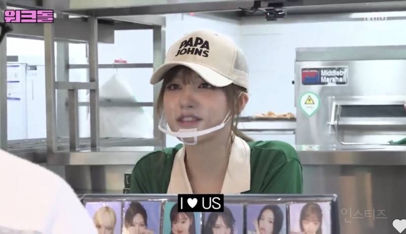 워크돌 촬영중 외국인 손님의 방문 의외의(?) 영어실력을 보여주며 응대하는 아이브 리즈 | 인스티즈