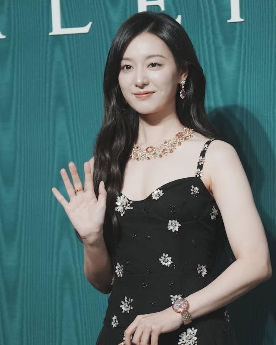 [잡담] 김지원 불가리 칼레이도스 전시 오프닝 포토윌 (어제 도쿄 행사) | 인스티즈