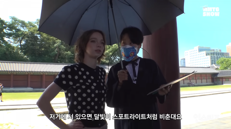 한국 좋아하기로 유명한 웬즈데이 이니드의 창덕궁 투어 (feat.문명특급) | 인스티즈