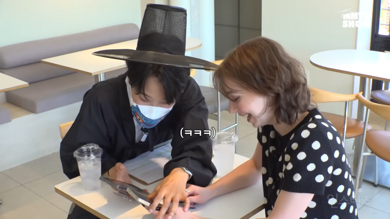 한국 좋아하기로 유명한 웬즈데이 이니드의 창덕궁 투어 (feat.문명특급) | 인스티즈