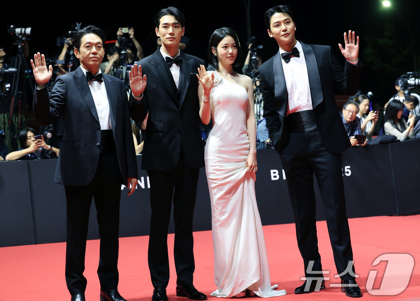 훤칠하다 소리 절로 나오는 부국제 디플 드라마 '탁류'팀(로운, 신예은, 박서함) | 인스티즈