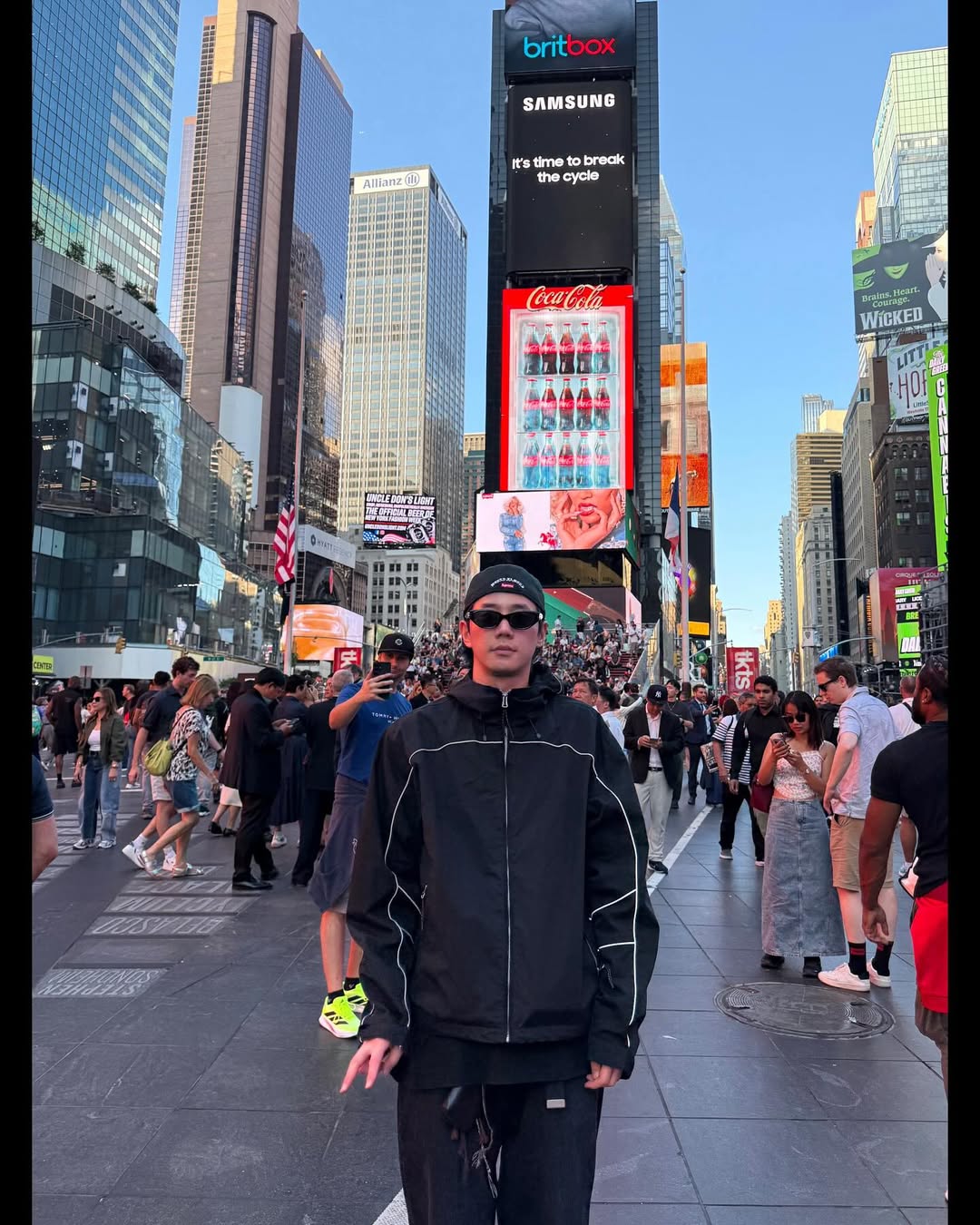 [잡담] 이준영 뉴욕에서 과자먹으면서 춤추는 영상 올려줌ㅋㅋ | 인스티즈