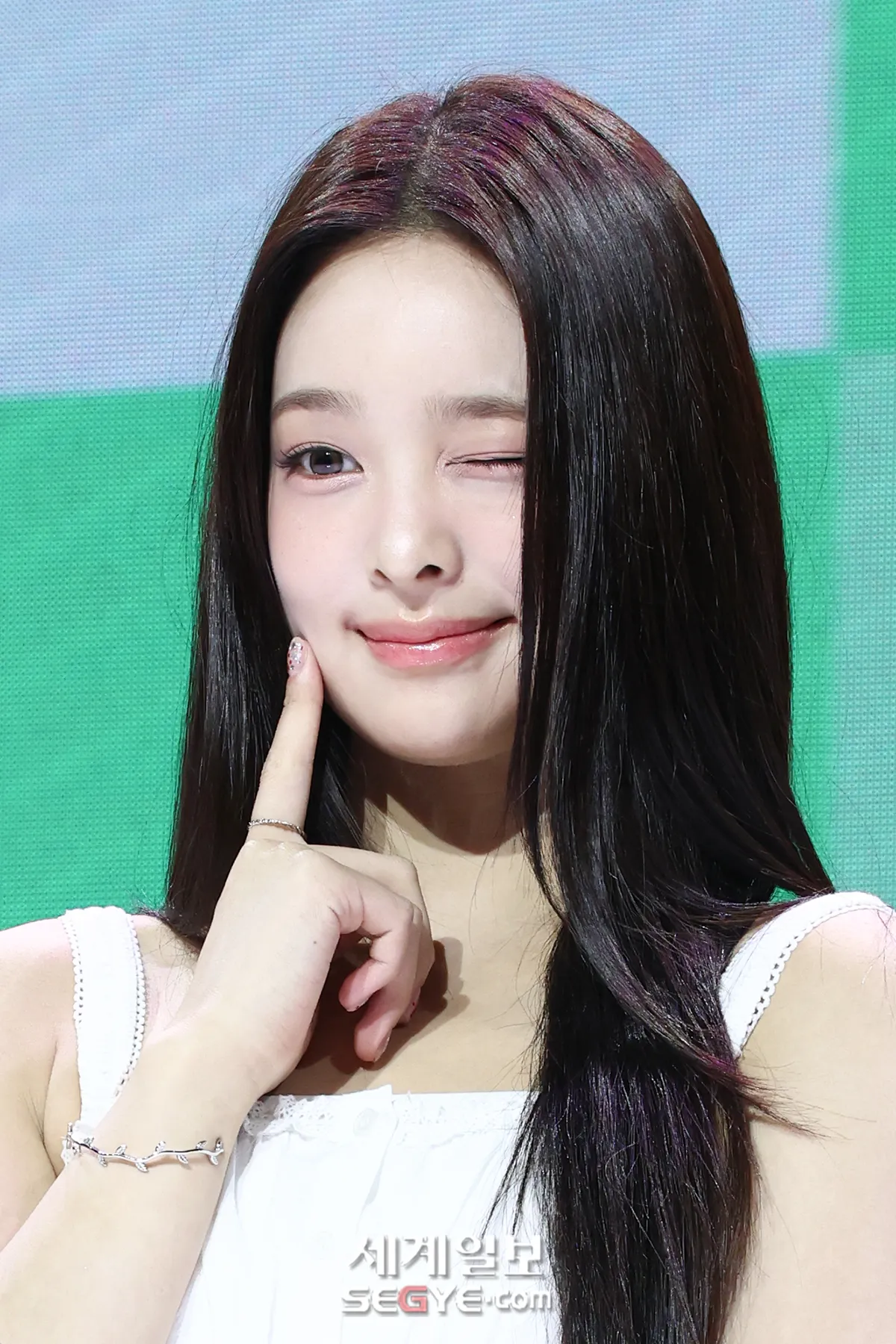 [잡담] 이 신인여돌 너무이쁜데.. | 인스티즈