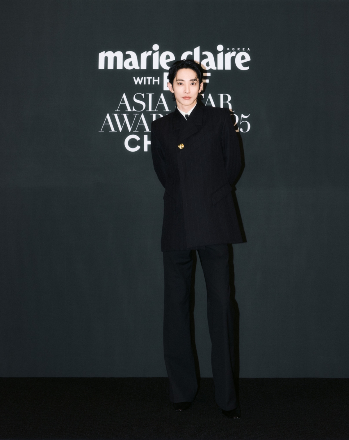 [정보/소식] 이수혁, 압도적 수트핏..'아시아스타어워즈' 비욘드 시네마상 | 인스티즈