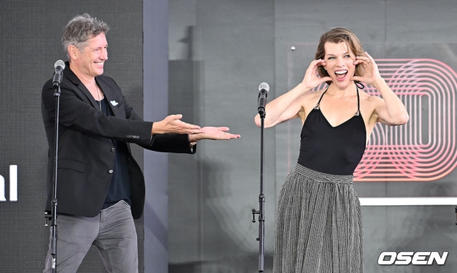 [잡담] 밀라 요보비치랑 남편 귀욥다ㅋㅋㅋㅋ | 인스티즈