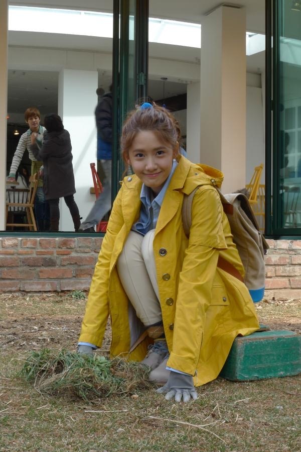 [잡담] 윤아 어릴때 엄마가 입혀주는대로 입고 성질 한번도 안부렸을거같음 | 인스티즈