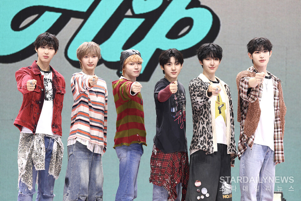 오늘자 JYP 신인 아이돌 쇼케이스 기사 사진.jpg | 인스티즈