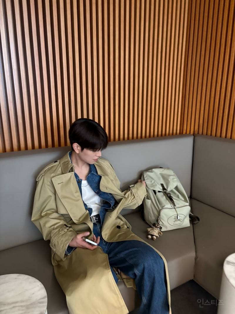 패션쇼 일정으로 버버리 풀착하고 출국하는 스키즈 승민 | 인스티즈