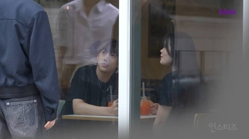 잘생긴 남자가 유리창너머로 인사할때.jpg | 인스티즈