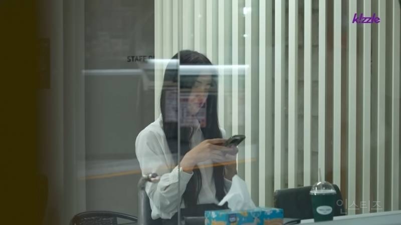 잘생긴 남자가 유리창너머로 인사할때.jpg | 인스티즈