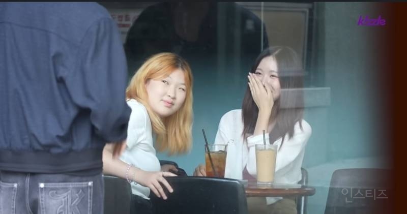 잘생긴 남자가 유리창너머로 인사할때.jpg | 인스티즈