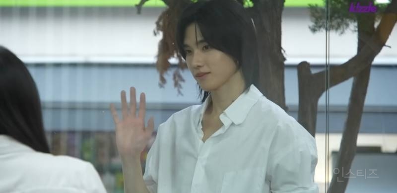 사람들이 유리창 보고 놀란이유.jpg | 인스티즈