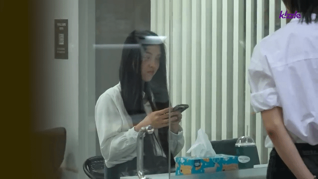 잘생긴 남자가 유리창너머로 인사할때.jpg | 인스티즈