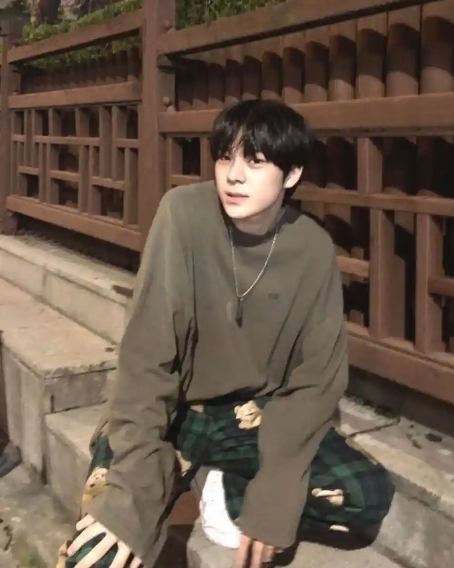 휘브 제이더 김준민 프리뷰 남찍사 셀카 (26) webp 공유 | 인스티즈