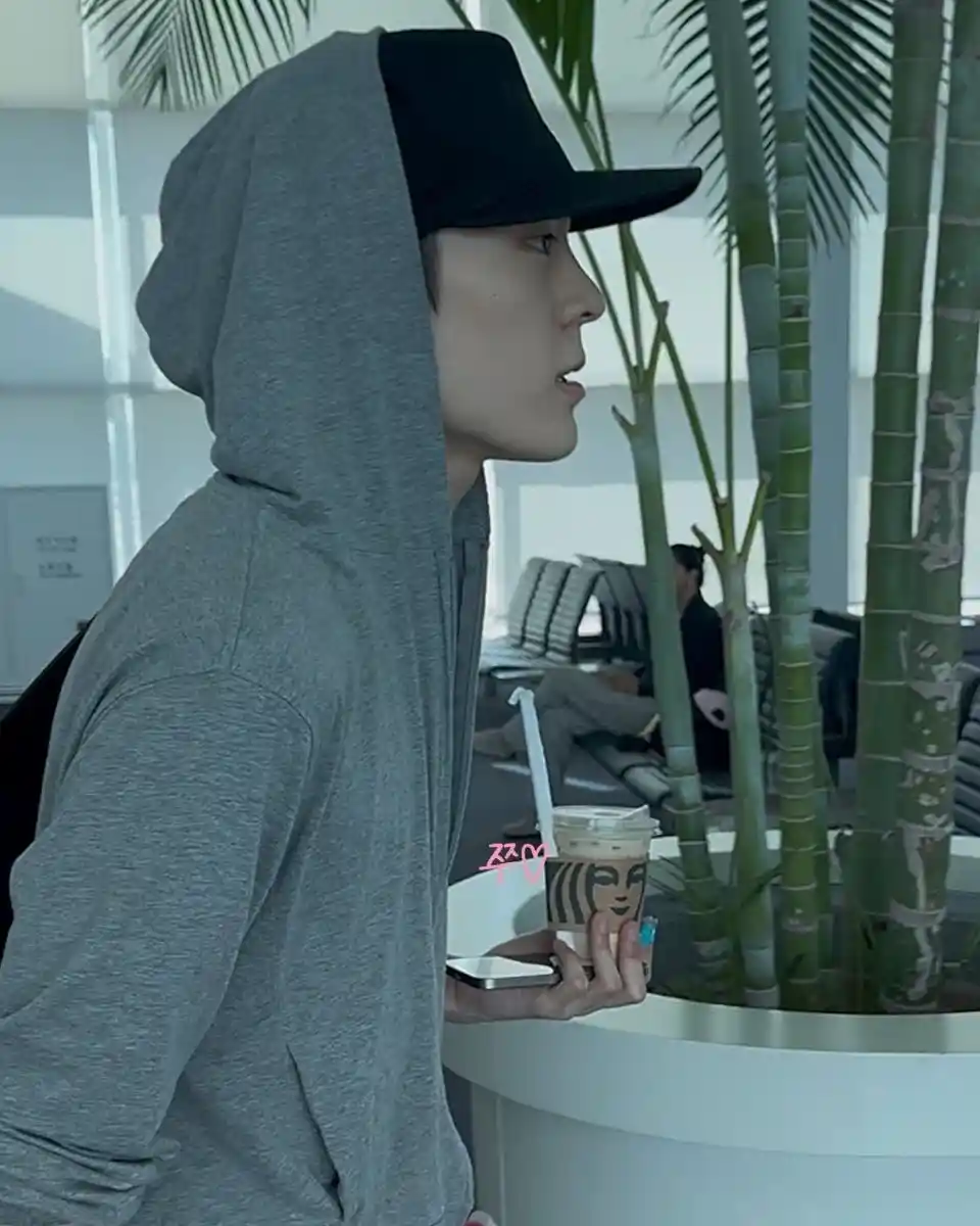 휘브 제이더 김준민 프리뷰 남찍사 셀카 (26) webp 공유 | 인스티즈