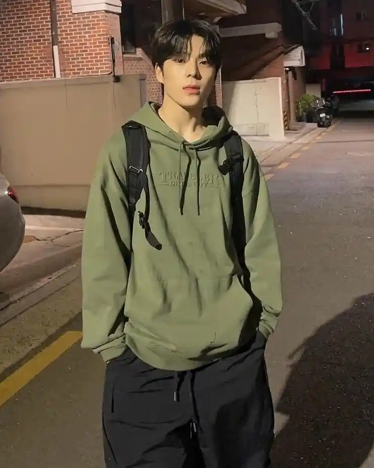 휘브 제이더 김준민 프리뷰 남찍사 셀카 (26) webp 공유 | 인스티즈