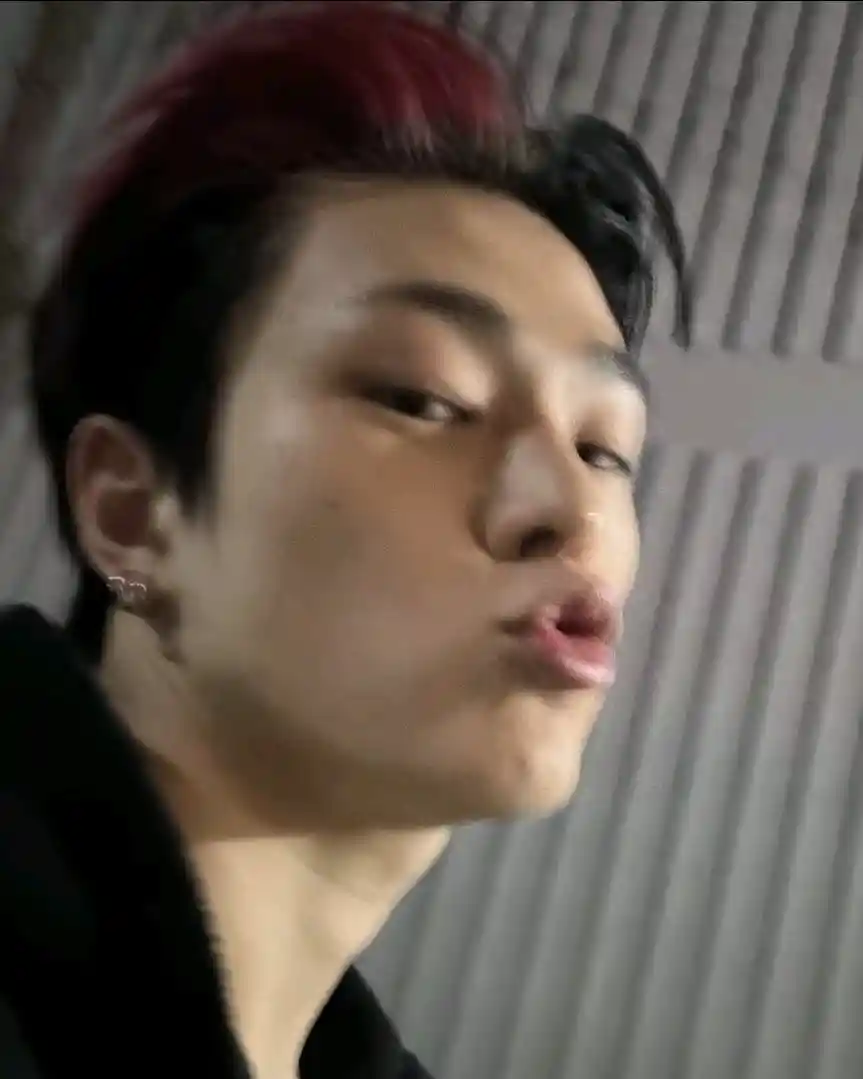 휘브 제이더 김준민 프리뷰 남찍사 셀카 (26) webp 공유 | 인스티즈