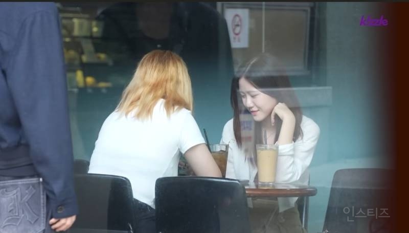 사람들이 유리창 보고 놀란이유.jpg | 인스티즈