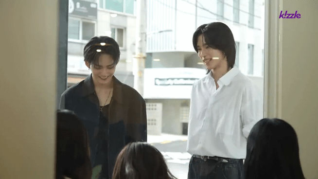 사람들이 유리창 보고 놀란이유.jpg | 인스티즈