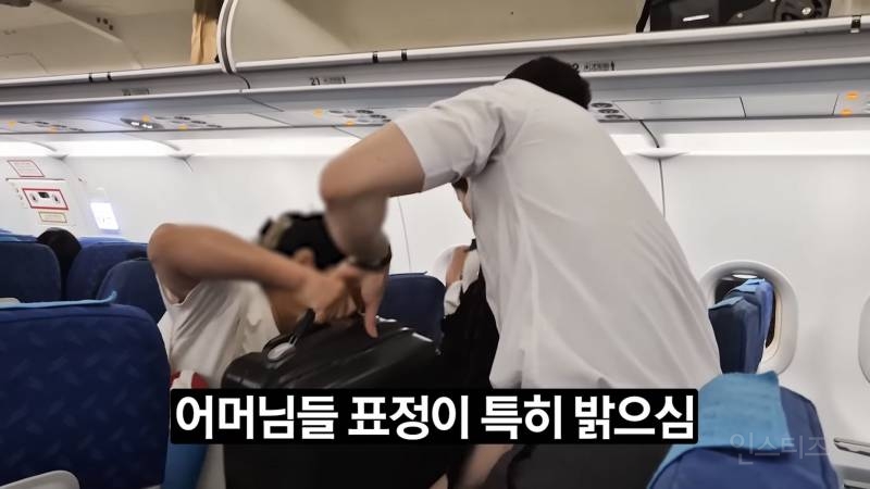 창사 이래 처음으로 남자 승무원만 있는 비행기 | 인스티즈