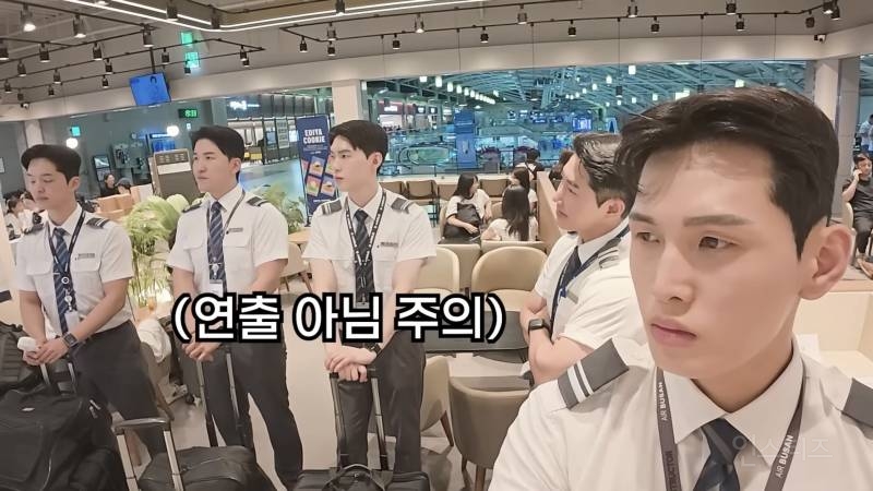 창사 이래 처음으로 남자 승무원만 있는 비행기 | 인스티즈