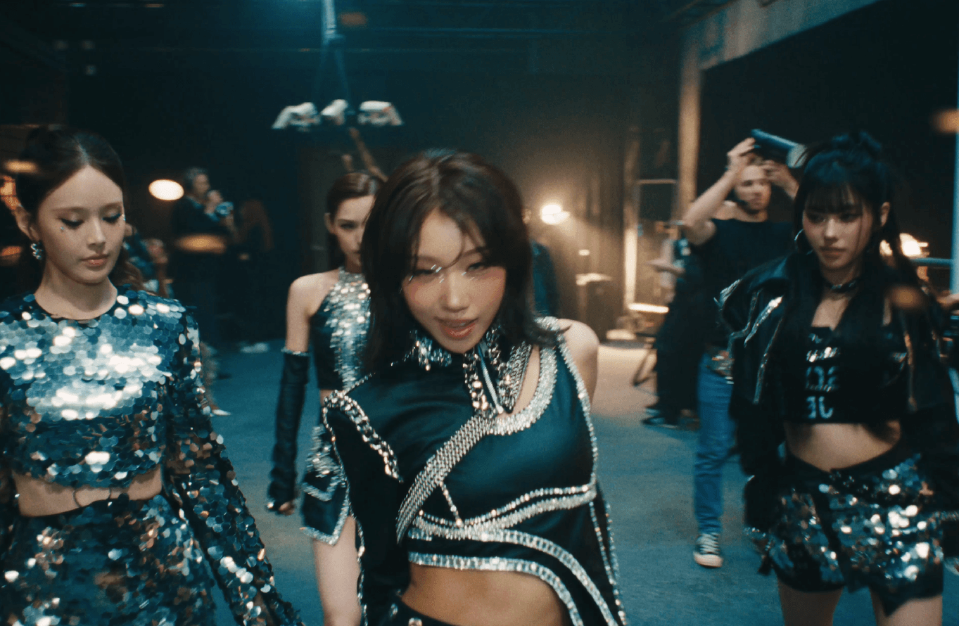 컨셉 진짜 확 바뀐 것 같다는 이즈나 Mamma Mia 뮤비 .gif | 인스티즈