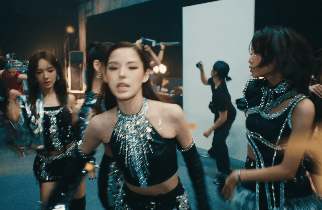 컨셉 진짜 확 바뀐 것 같다는 이즈나 Mamma Mia 뮤비 .gif | 인스티즈