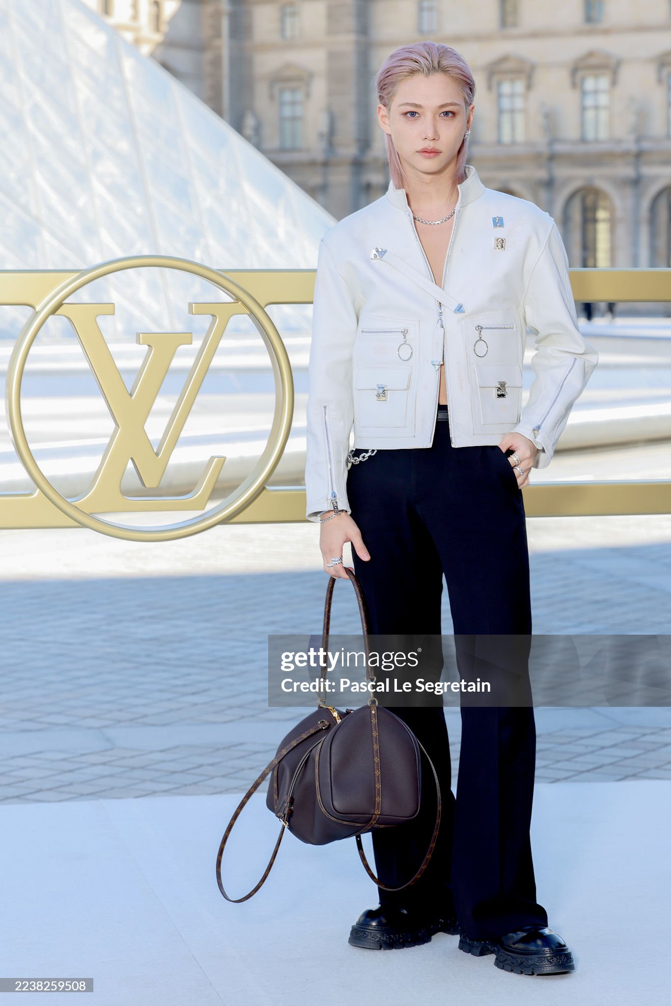 핑크머리로 루이비통쇼 참석한 스키즈 필릭스.jpg | 인스티즈