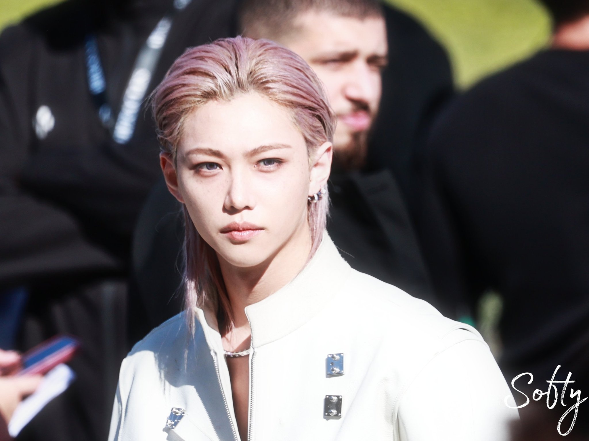 핑크머리로 루이비통쇼 참석한 스키즈 필릭스.jpg | 인스티즈