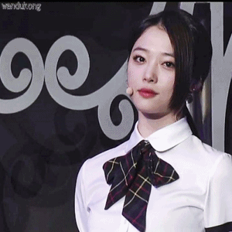 [잡담] 설리 이 무대 때 레전드로 예뻤는데 | 인스티즈