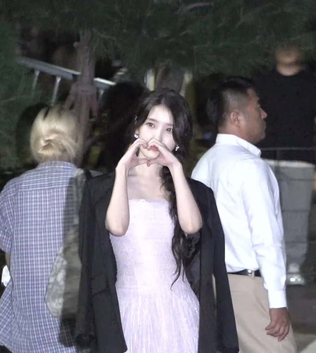 [잡담] 아이유 올해 오프마다 좋은 느낌을 줌… | 인스티즈