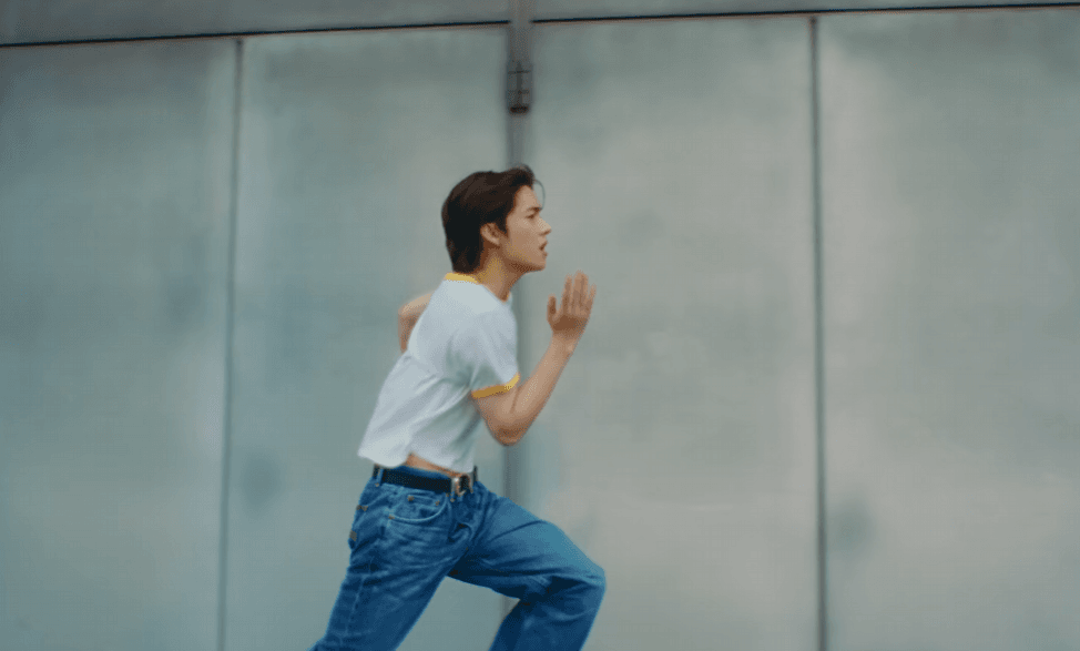 뮤비에서 육상 선수권 대회 찍는 아이돌 | 인스티즈