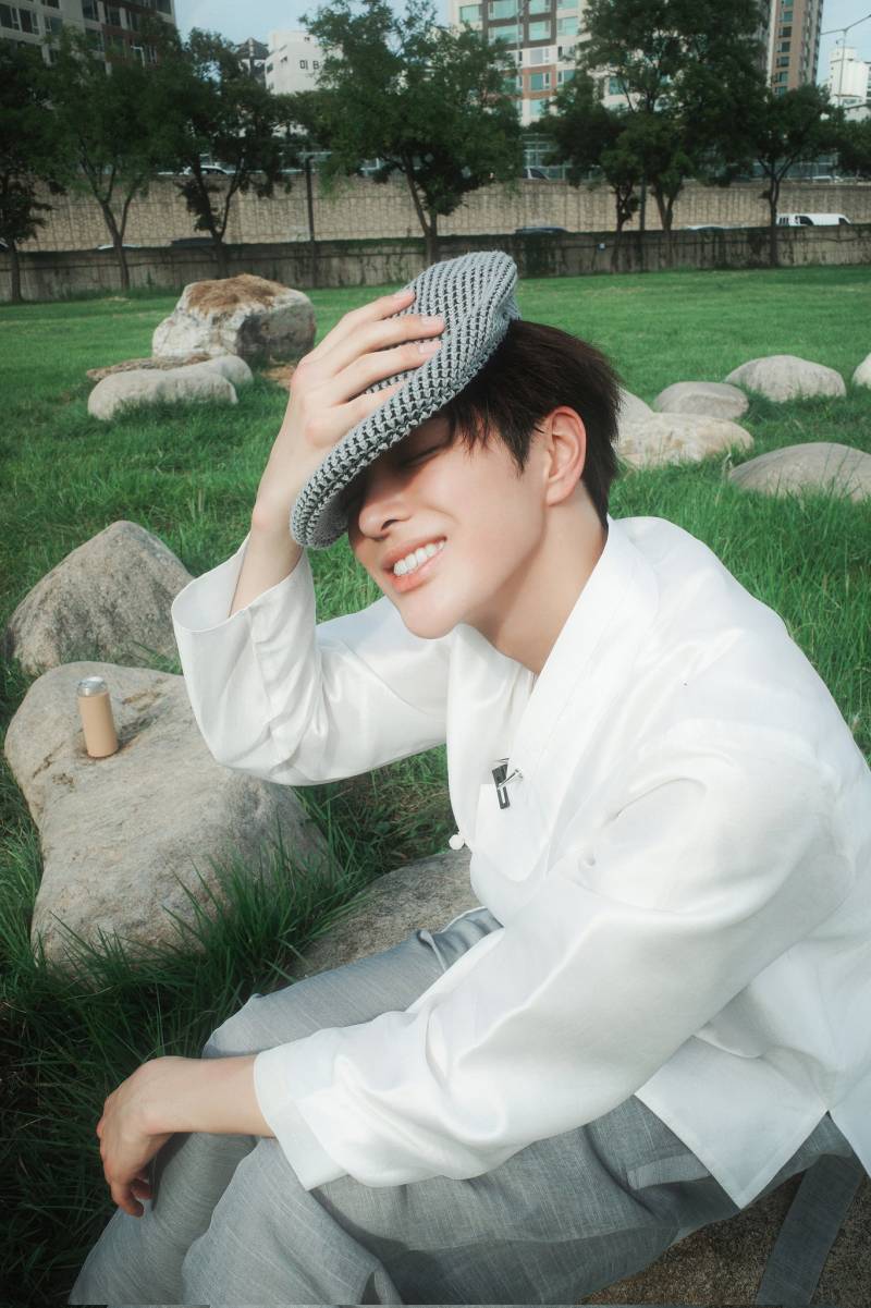 현재 1000플 넘어가며 논란중인 남돌 한복.JPG | 인스티즈