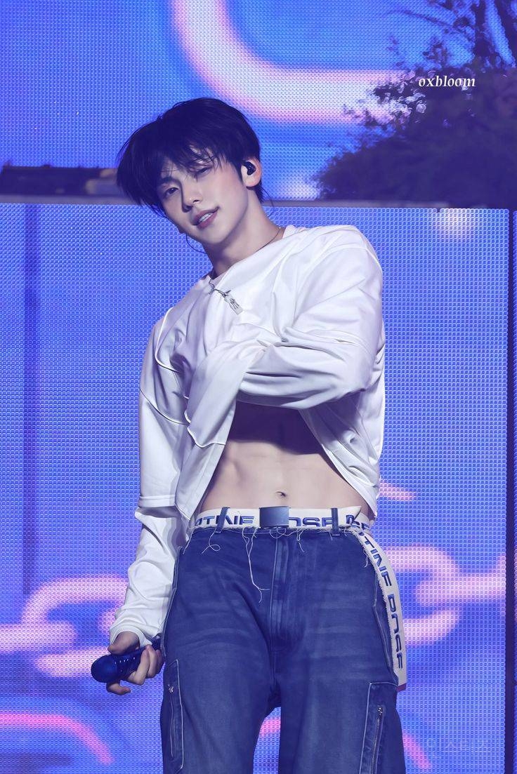 글쓴이기준 (살짝) 벌크업이 의외로 잘 어울리는 남돌 (Feat. 투바투 수빈) | 인스티즈