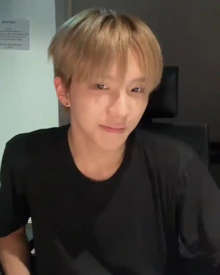 김운학 운왼 운른 남찍사 컨셉포토 개인라방 보넥도 자컨 (24) webp + 김운학 운왼 운른 고화질 (4) webp 공유 | 인스티즈