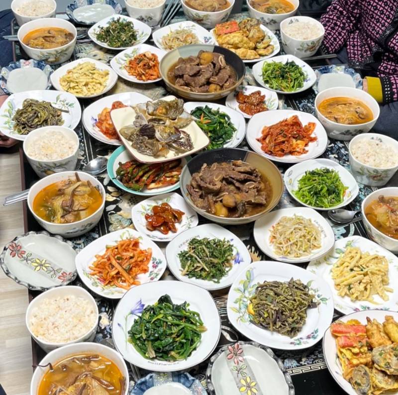 [잡담] 상다리 부러질 정도의 밥상<<< ㄹㅇ 틀린말이 아니었음 | 인스티즈