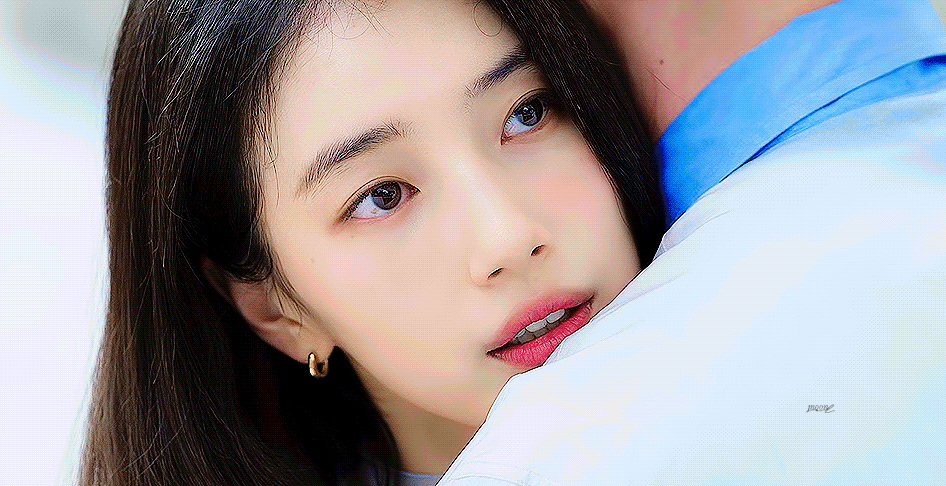 [잡담] 수지 눈동자에 스태프 보인다 | 인스티즈